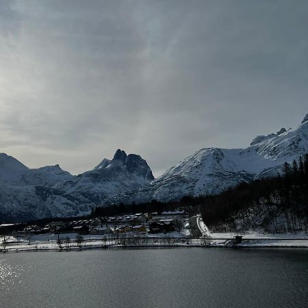 Frichs Ekspress Andalsnes Hotel Buitenkant foto