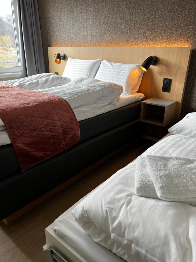 Frichs Ekspress Andalsnes Hotel Buitenkant foto