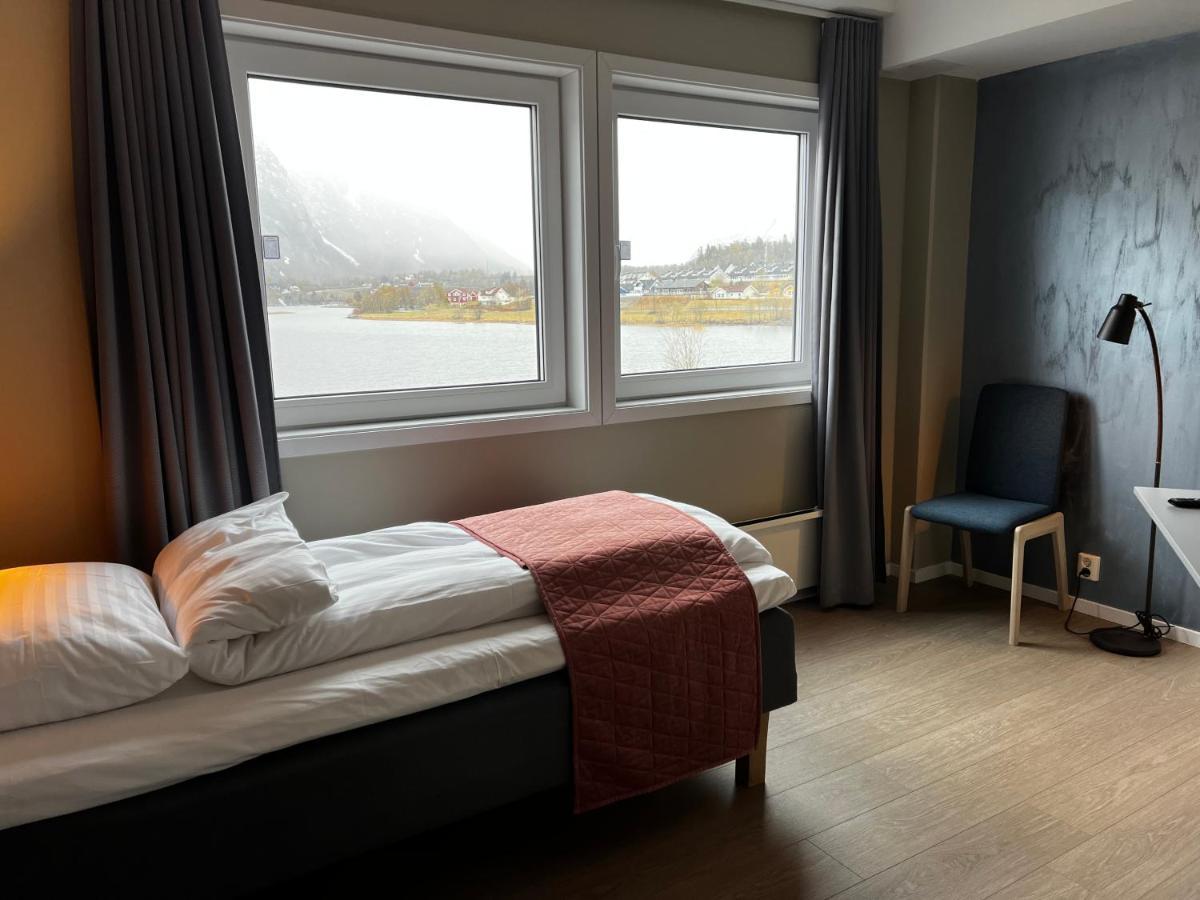 Frichs Ekspress Andalsnes Hotel Buitenkant foto