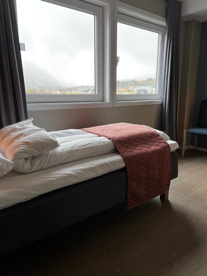 Frichs Ekspress Andalsnes Hotel Buitenkant foto